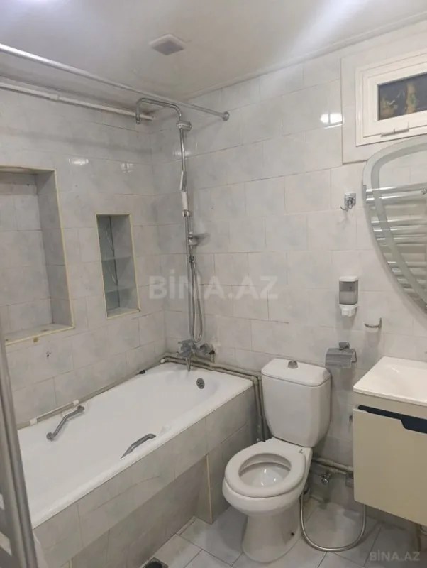 Satılır 5 otaqlı mənzil 130 m²