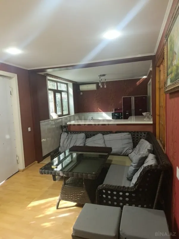 Satılır 5 otaqlı mənzil 130 m²