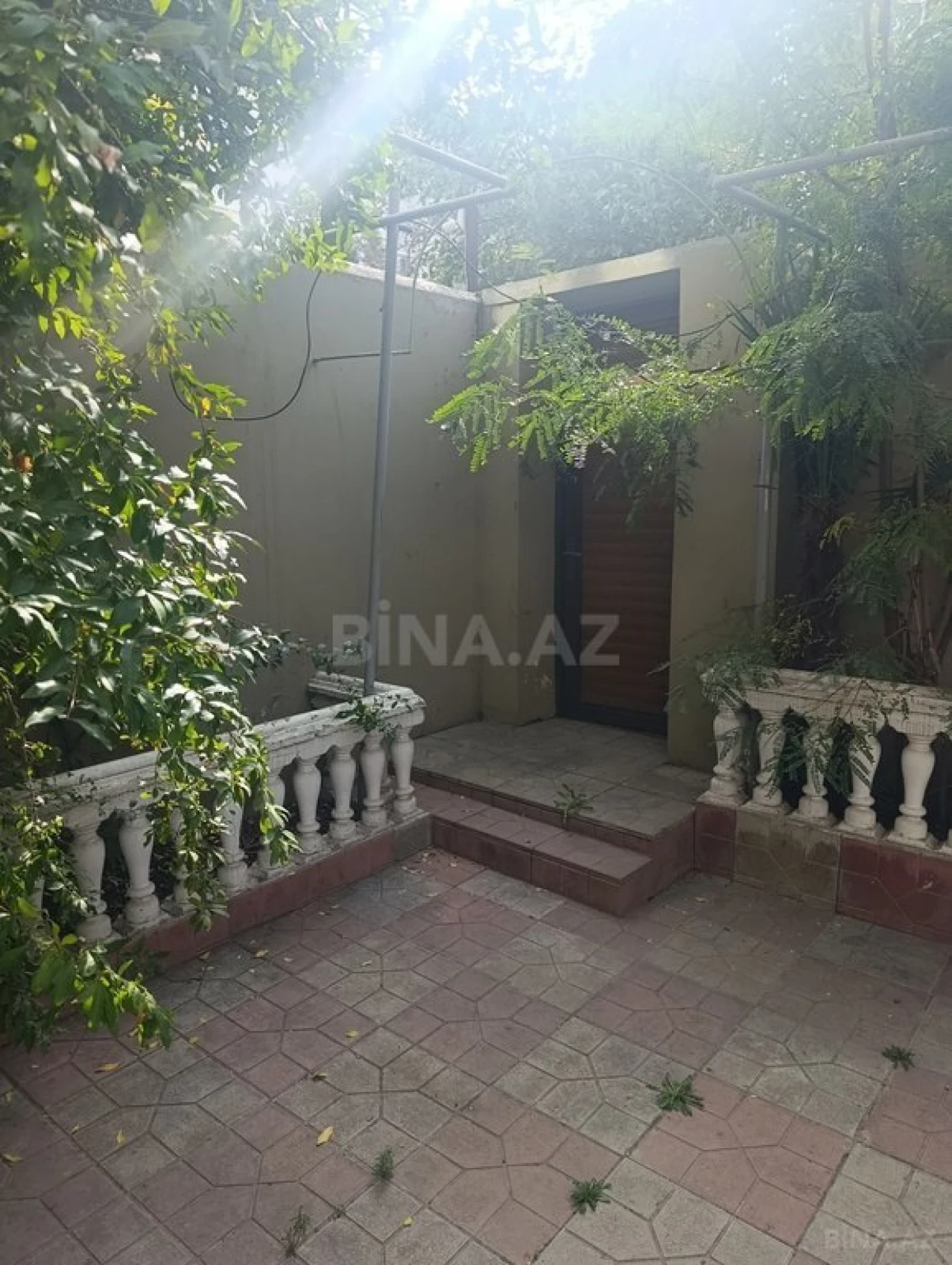 Satılır 5 otaqlı mənzil 130 m²