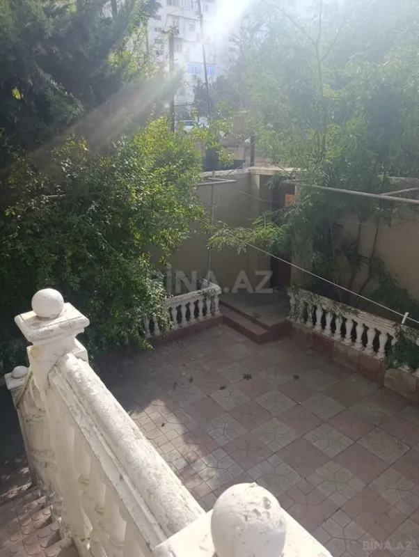 Satılır 5 otaqlı mənzil 130 m²
