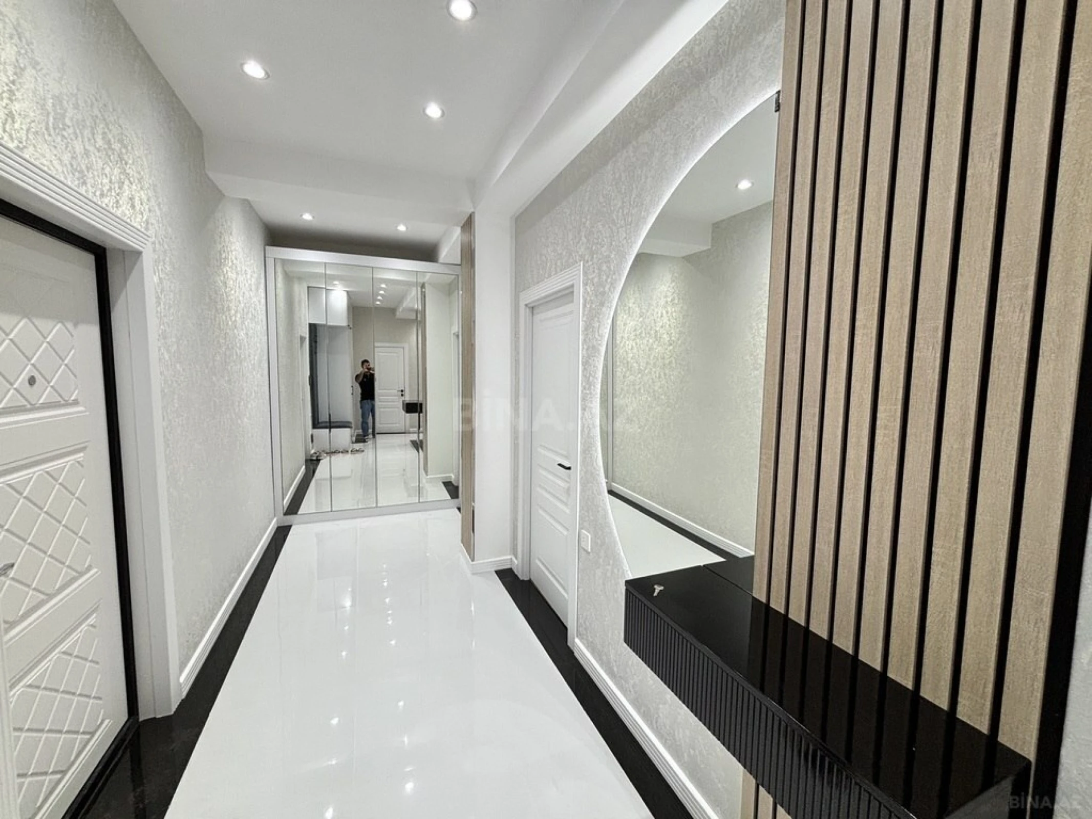 Satılır 2 otaqlı mənzil 88 m²