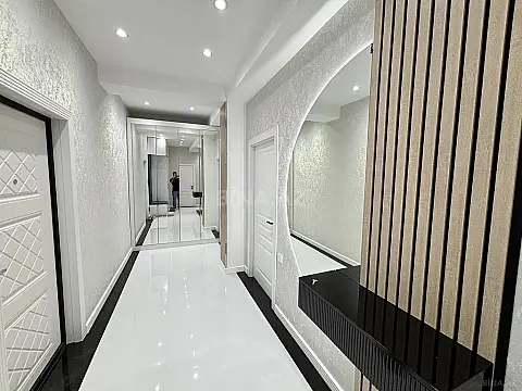 Satılır 2 otaqlı mənzil 88 m²