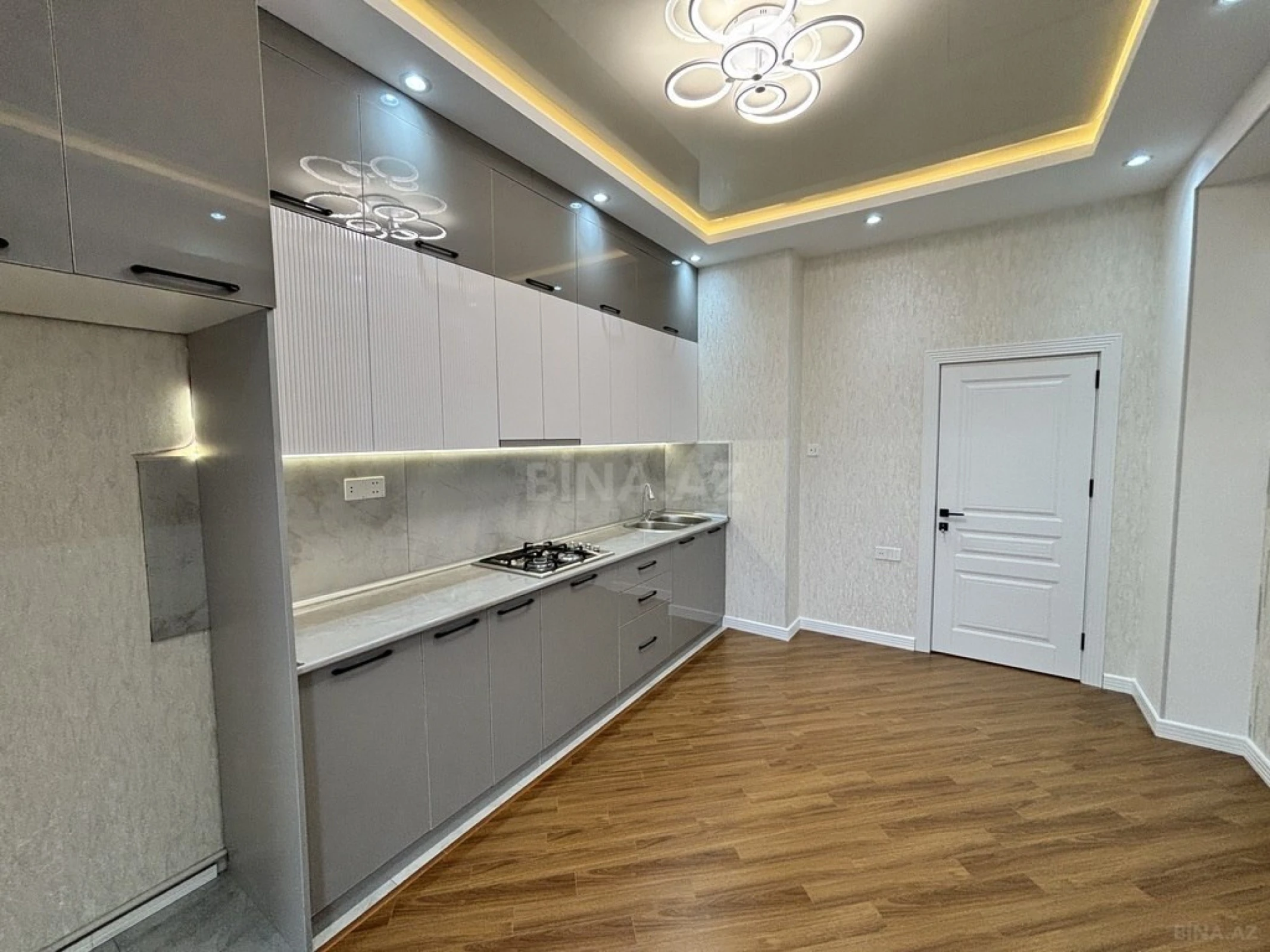 Satılır 2 otaqlı mənzil 88 m²