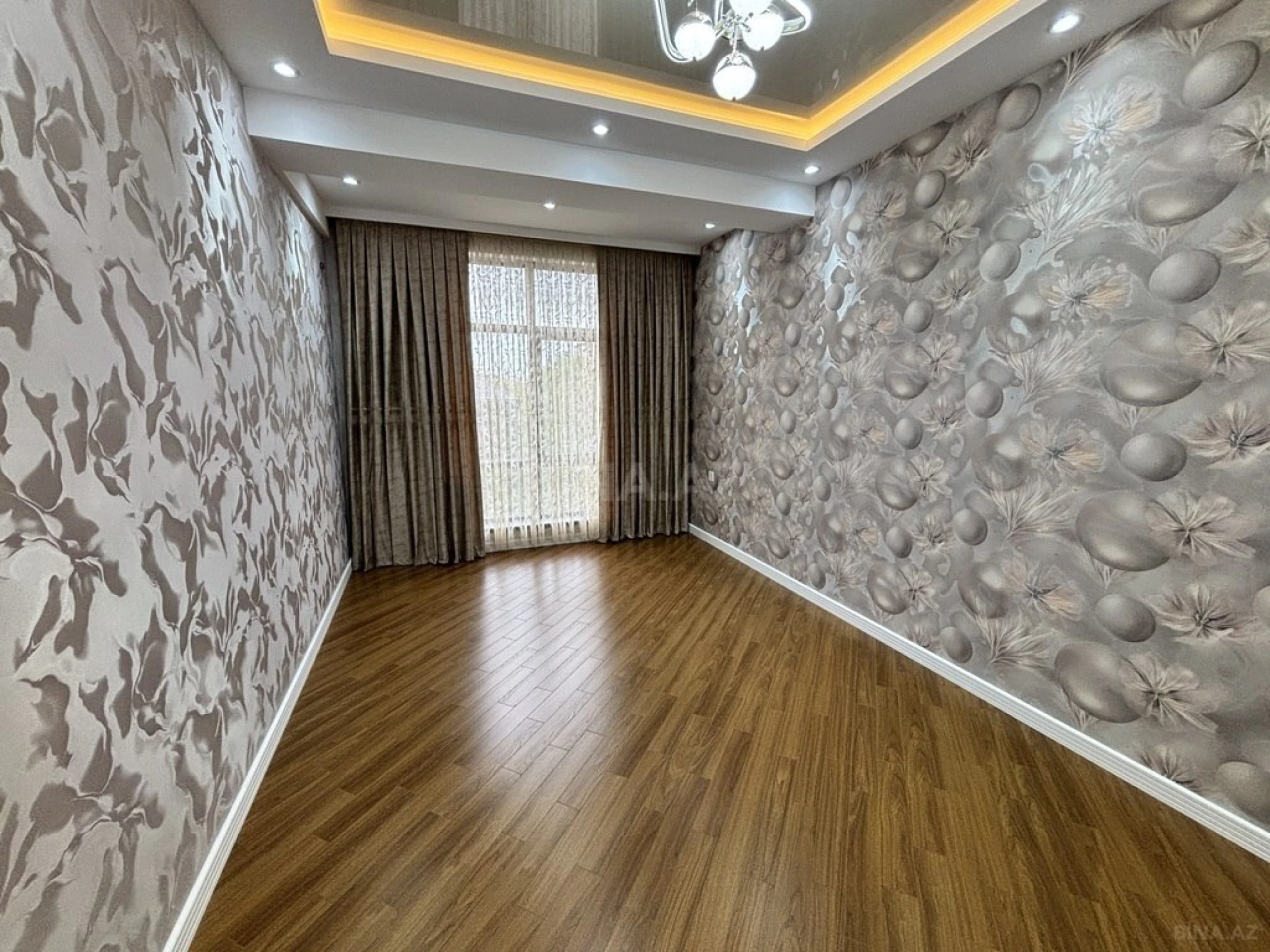Satılır 2 otaqlı mənzil 88 m²