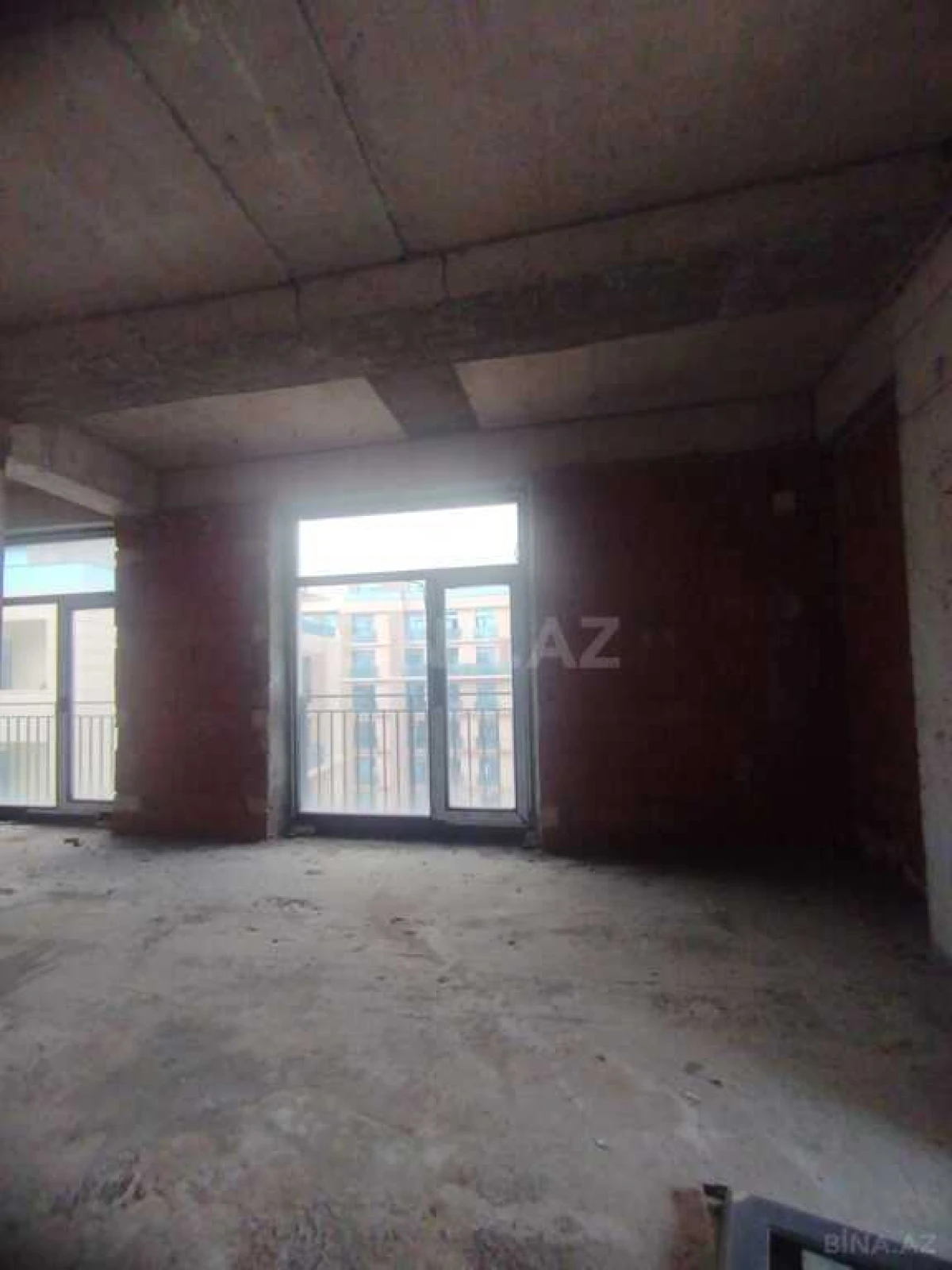 Satılır 3 otaqlı mənzil 112 m²