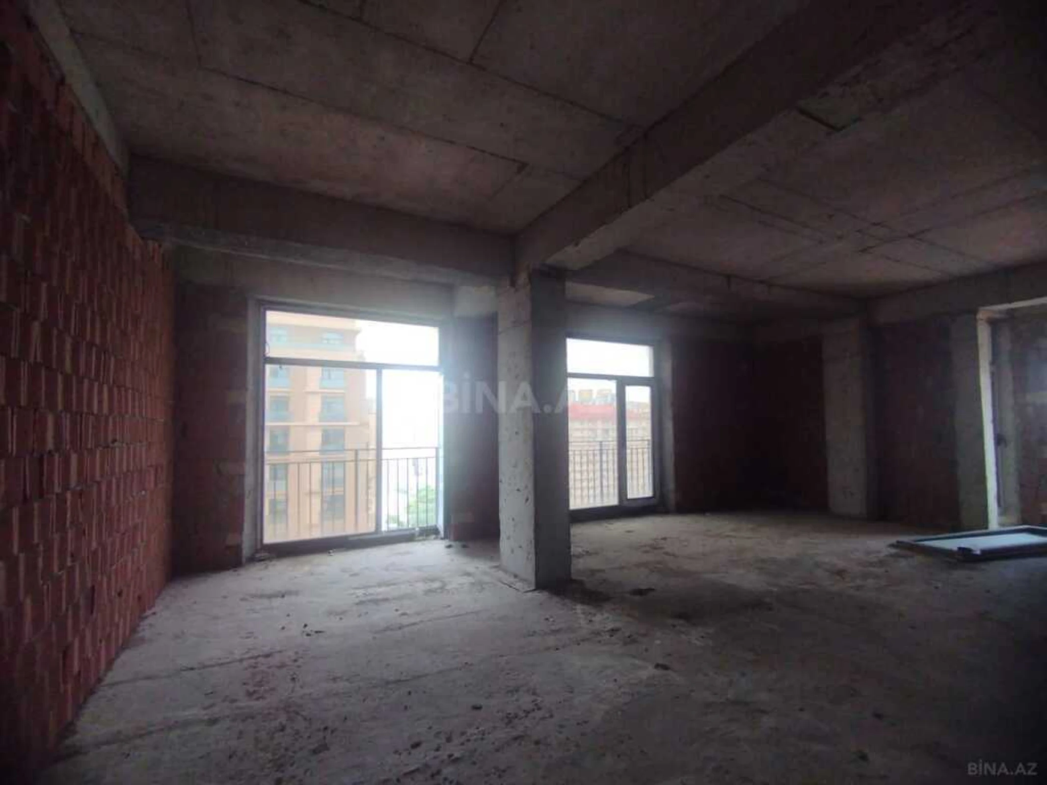 Satılır 3 otaqlı mənzil 112 m²