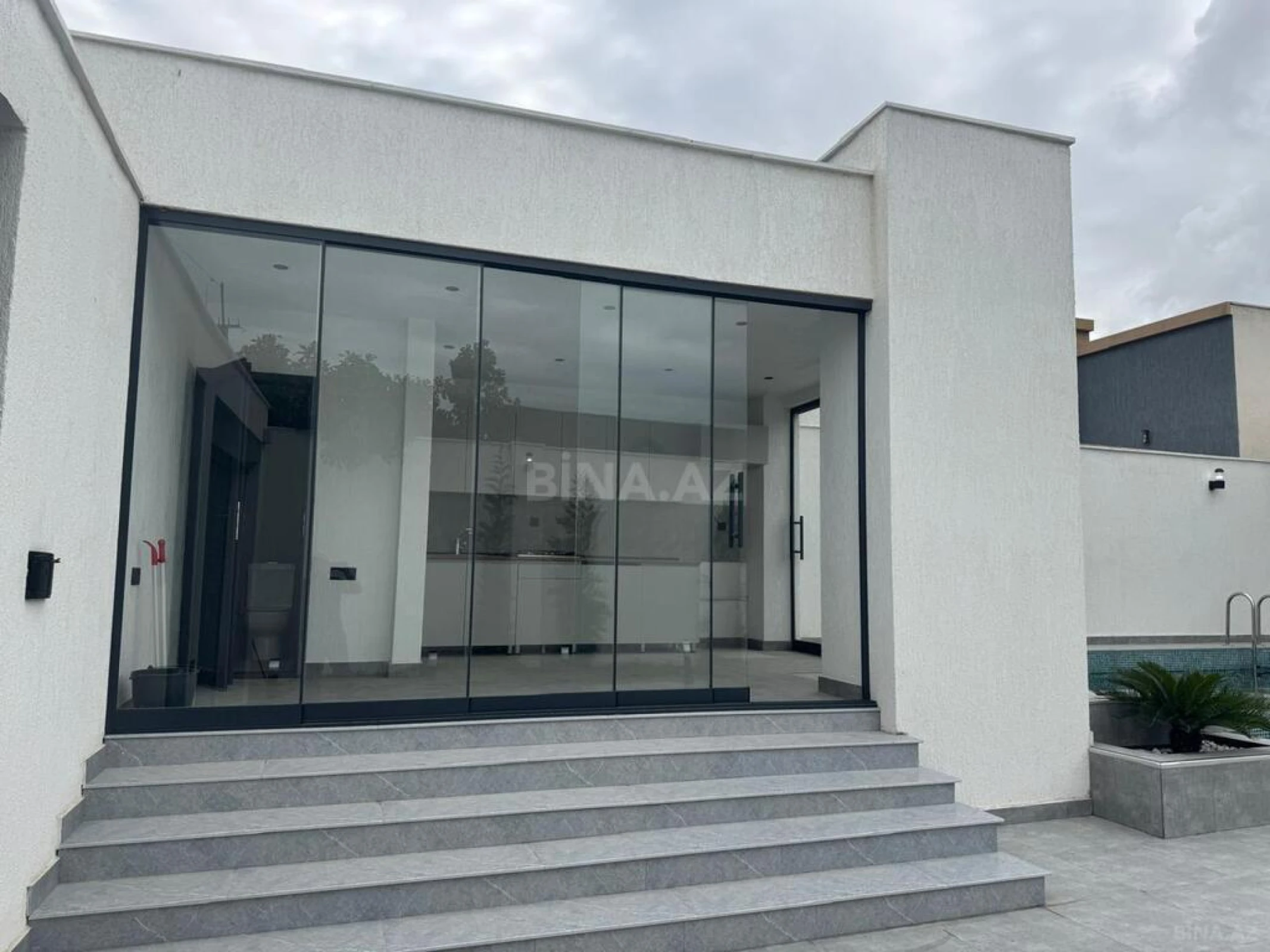 Satılır 4 otaqlı həyət evi 160 m²