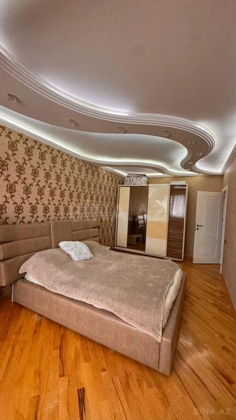 Satılır 3 otaqlı mənzil 124 m²
