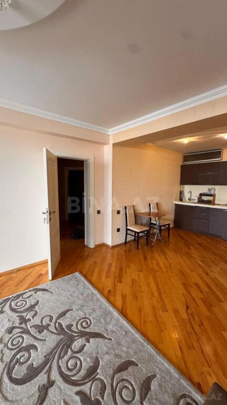 Satılır 3 otaqlı mənzil 124 m²