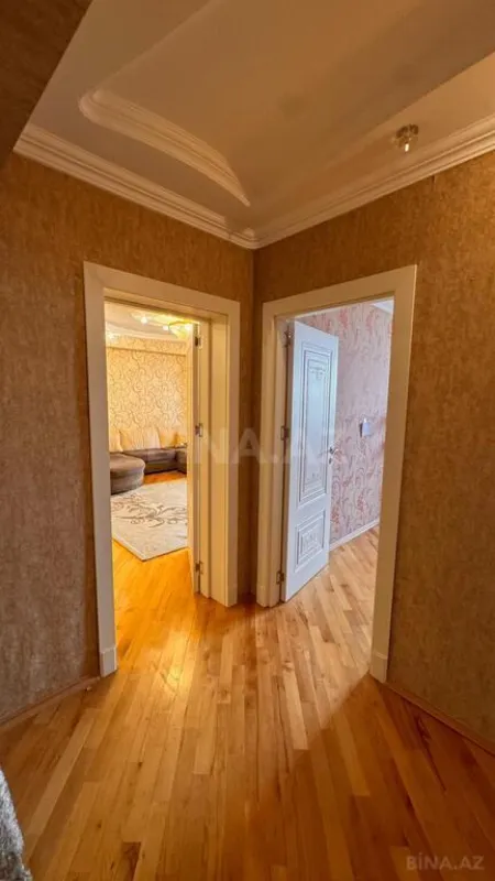 Satılır 3 otaqlı mənzil 124 m²