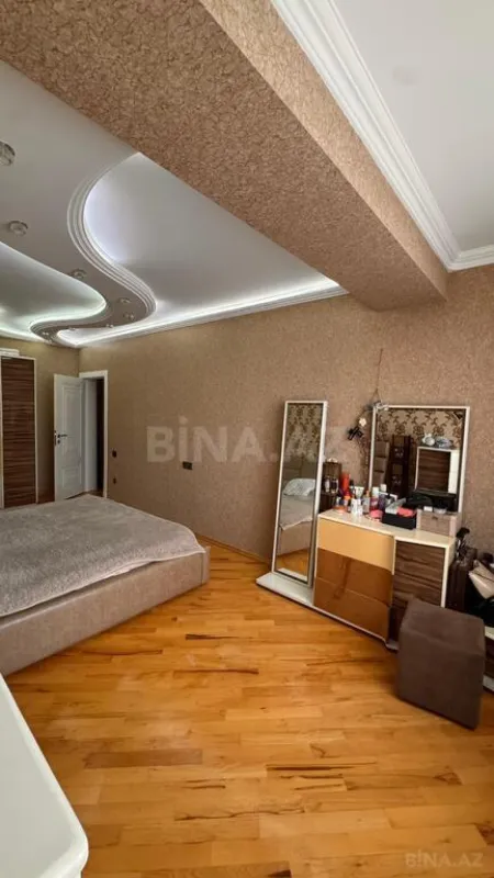 Satılır 3 otaqlı mənzil 124 m²