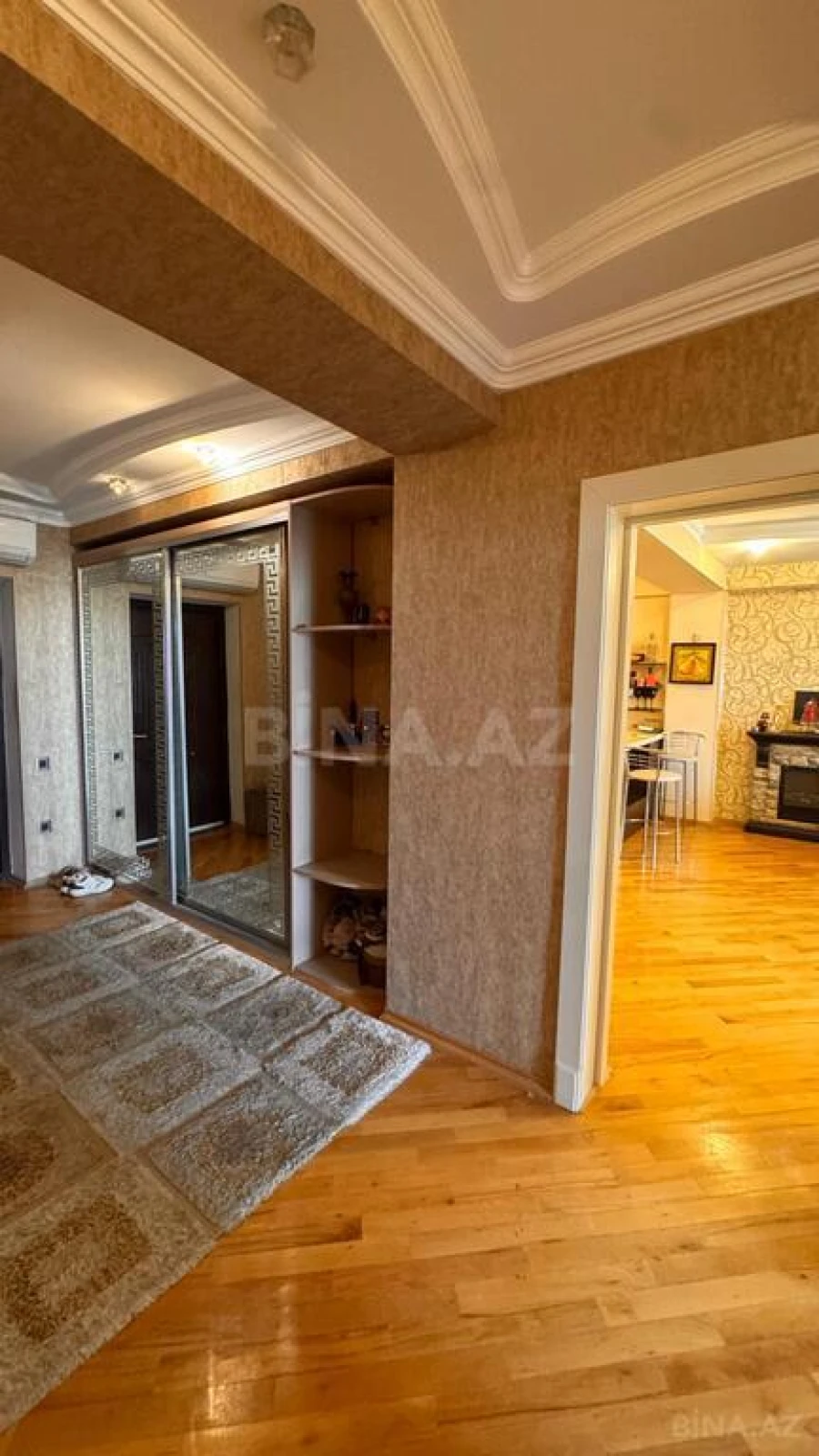 Satılır 3 otaqlı mənzil 124 m²