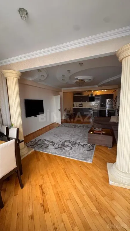 Satılır 3 otaqlı mənzil 124 m²