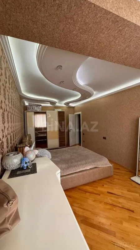 Satılır 3 otaqlı mənzil 124 m²