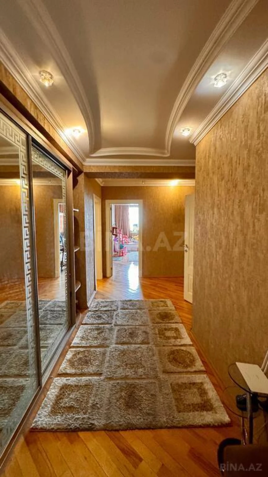 Satılır 3 otaqlı mənzil 124 m²