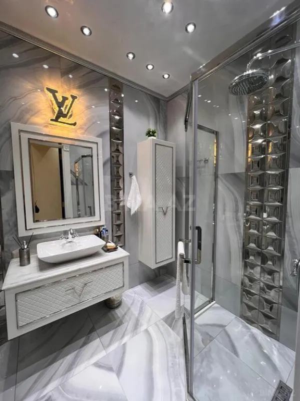 Satılır 3 otaqlı mənzil 120 m²