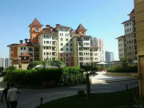 Satılır 4 otaqlı mənzil 205 m²