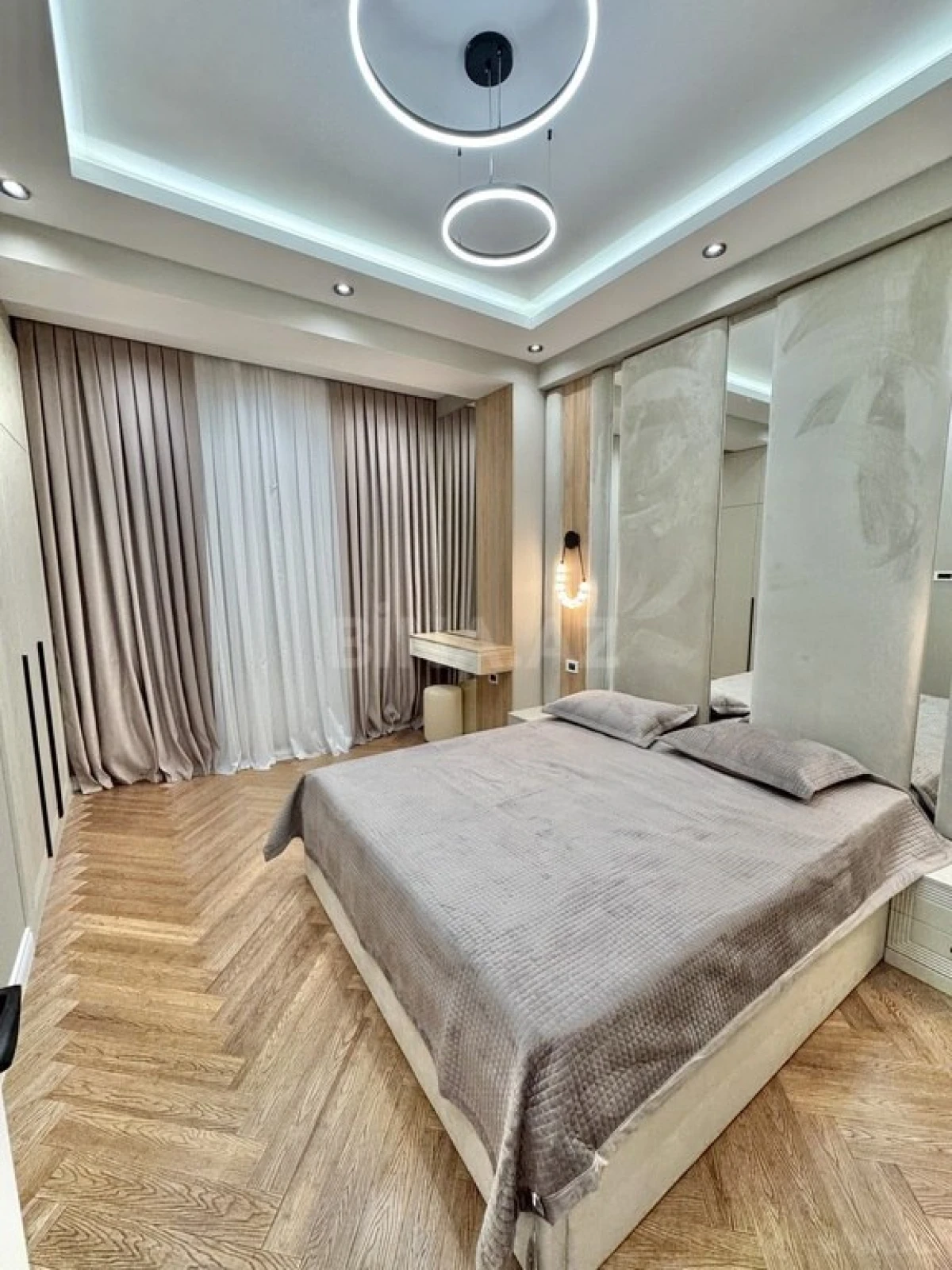 Satılır 2 otaqlı mənzil 68 m²