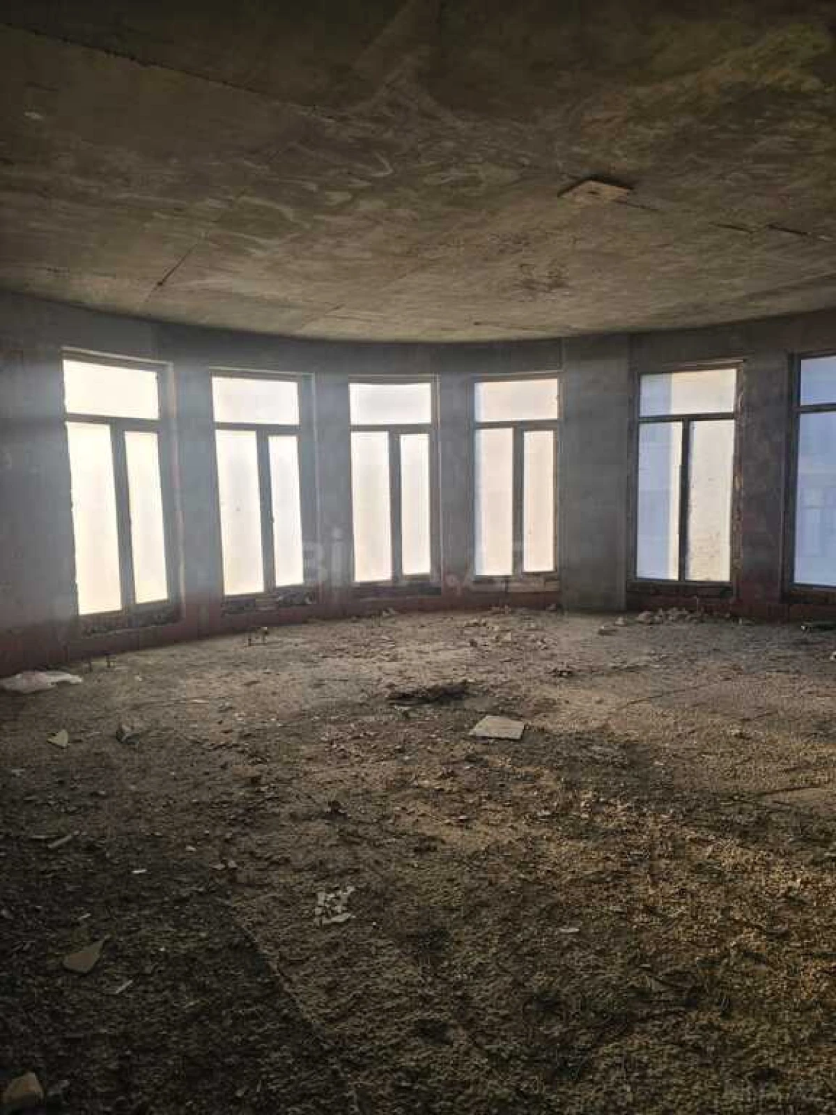 Satılır 5 otaqlı mənzil 226 m²