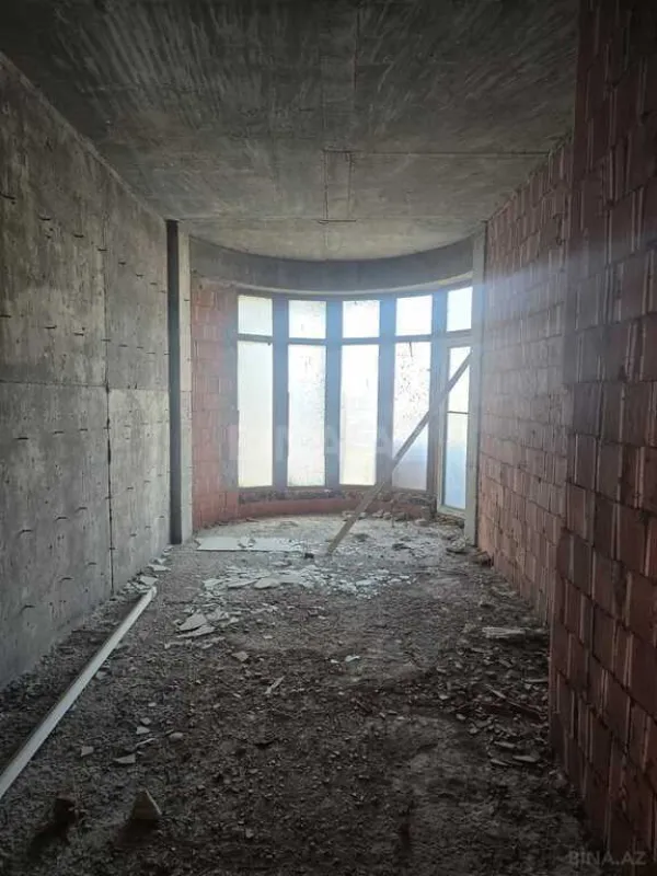 Satılır 5 otaqlı mənzil 226 m²