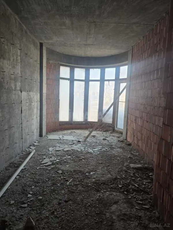 Satılır 5 otaqlı mənzil 226 m²