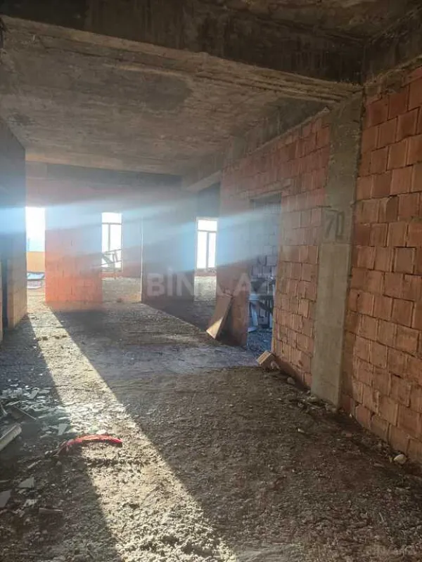 Satılır 5 otaqlı mənzil 226 m²