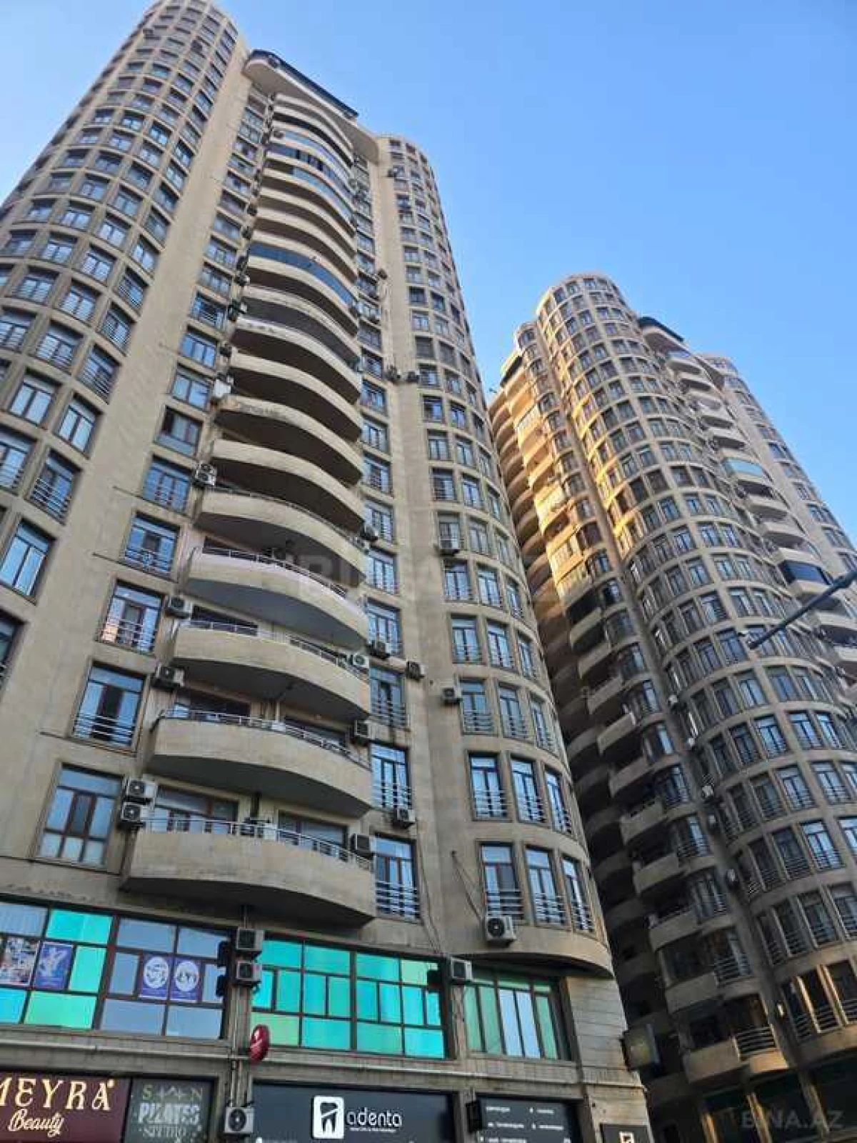 Satılır 5 otaqlı mənzil 226 m²