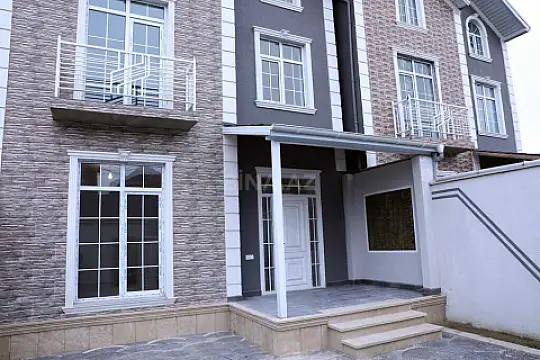 Satılır 5 otaqlı həyət evi 220 m²