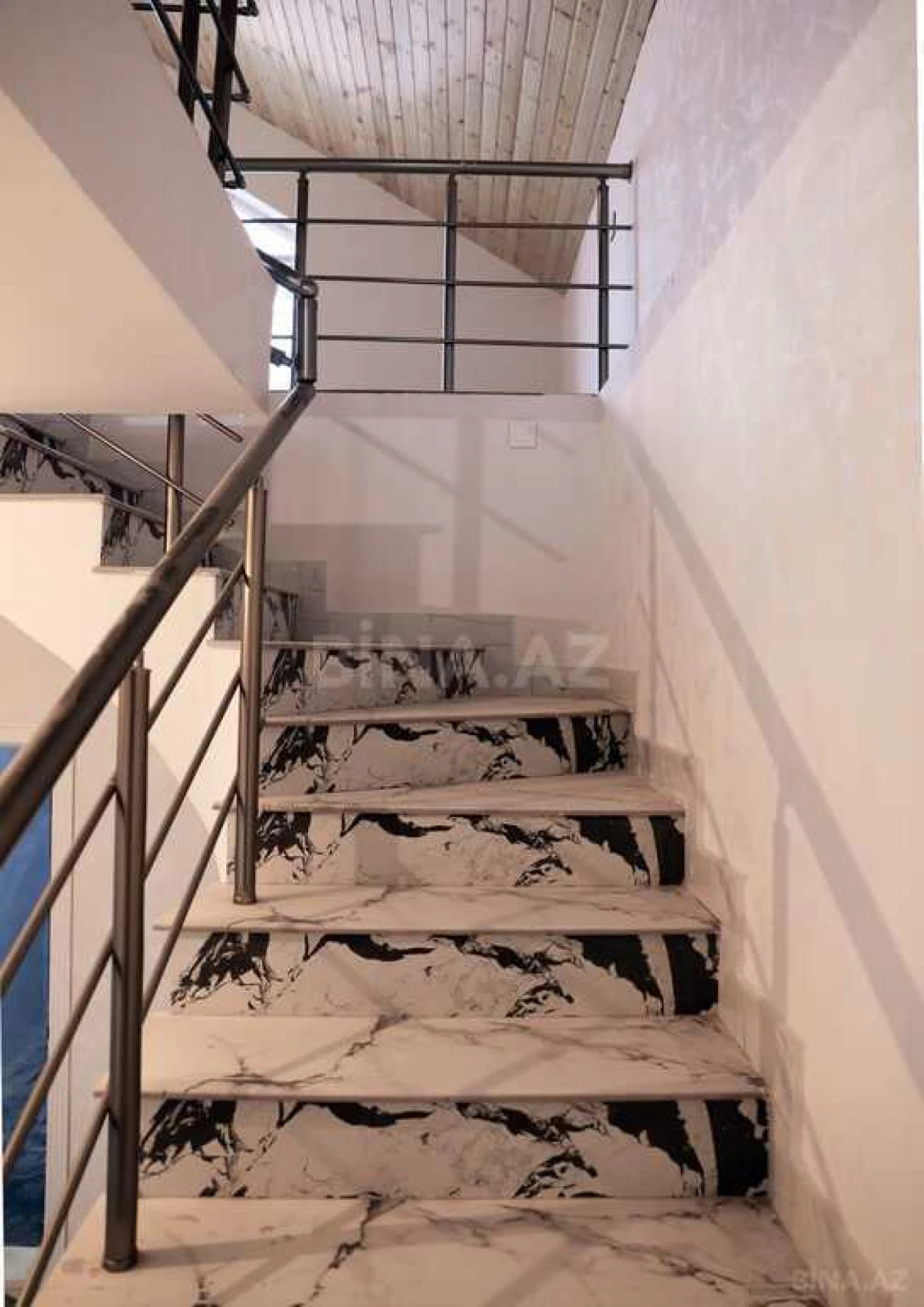 Satılır 5 otaqlı həyət evi 220 m²