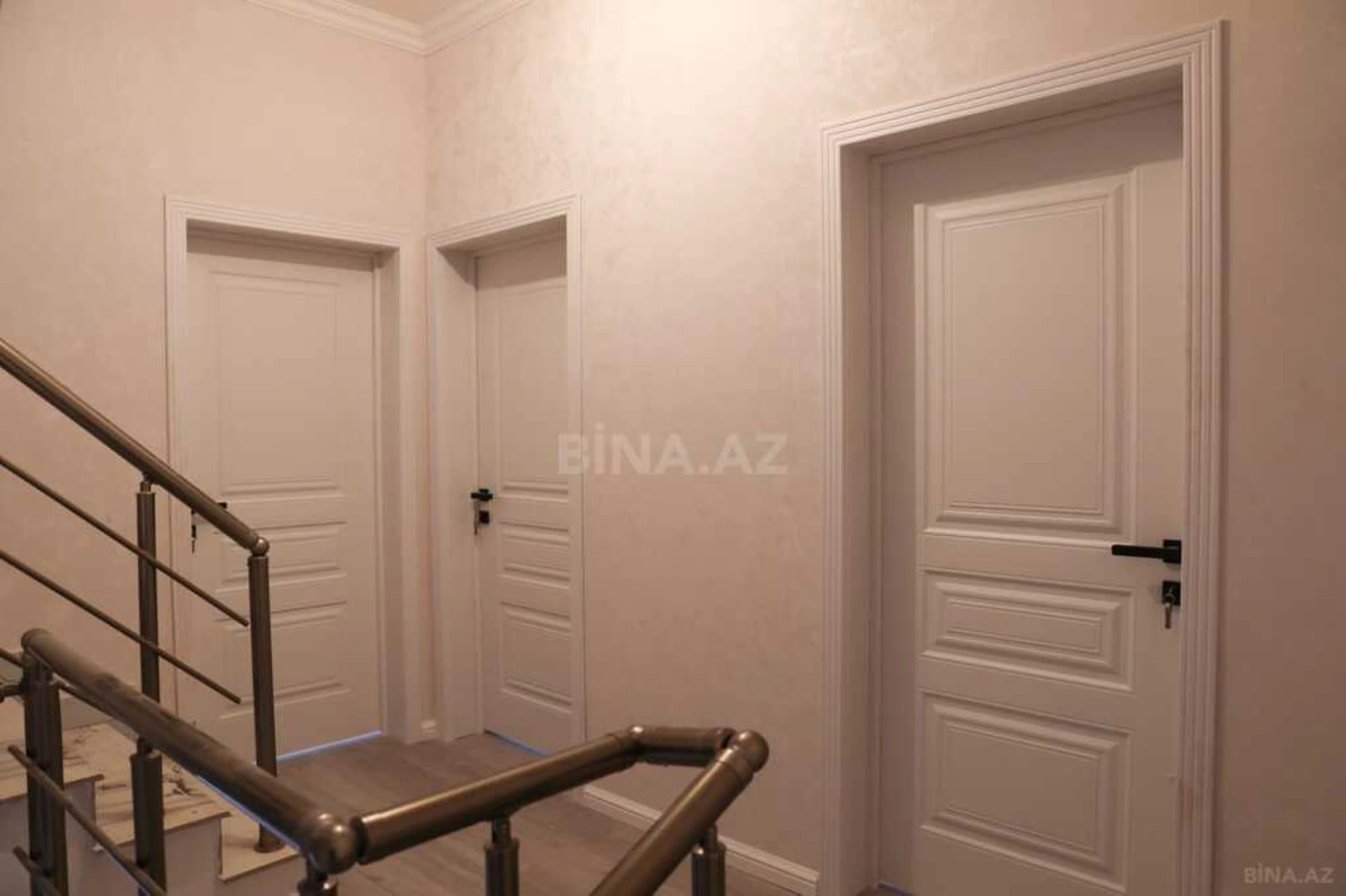 Satılır 5 otaqlı həyət evi 220 m²