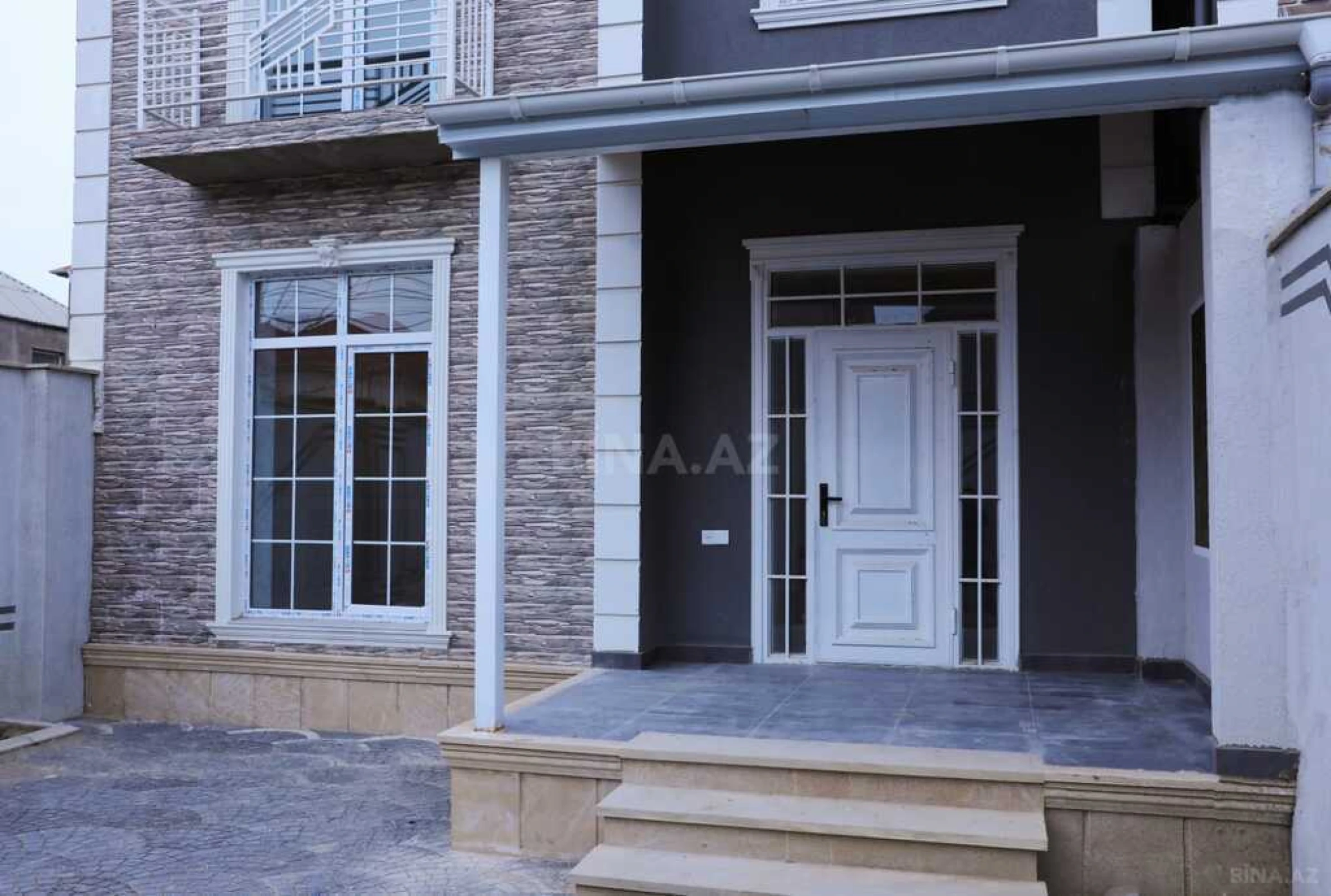 Satılır 5 otaqlı həyət evi 220 m²