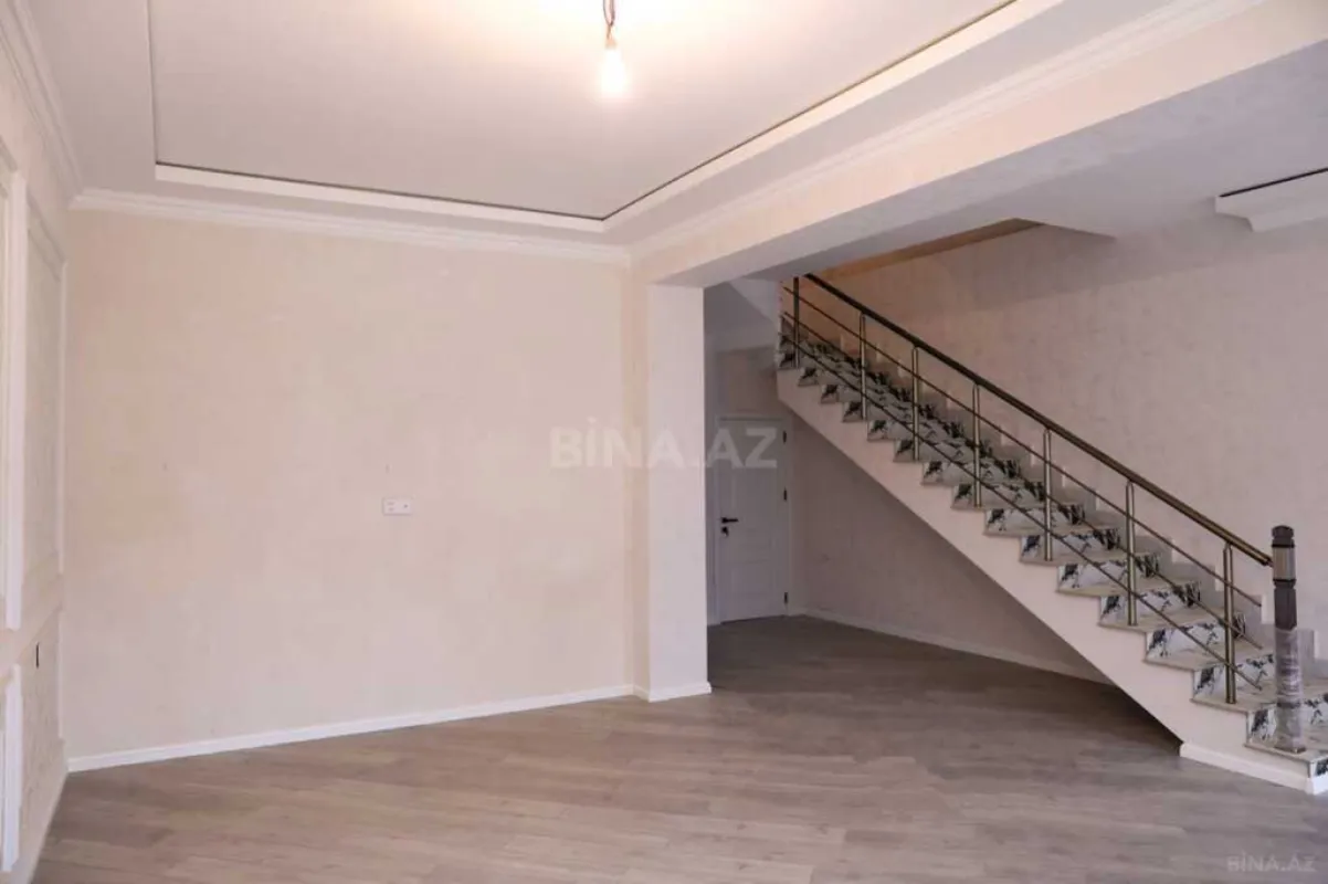 Satılır 5 otaqlı həyət evi 220 m²