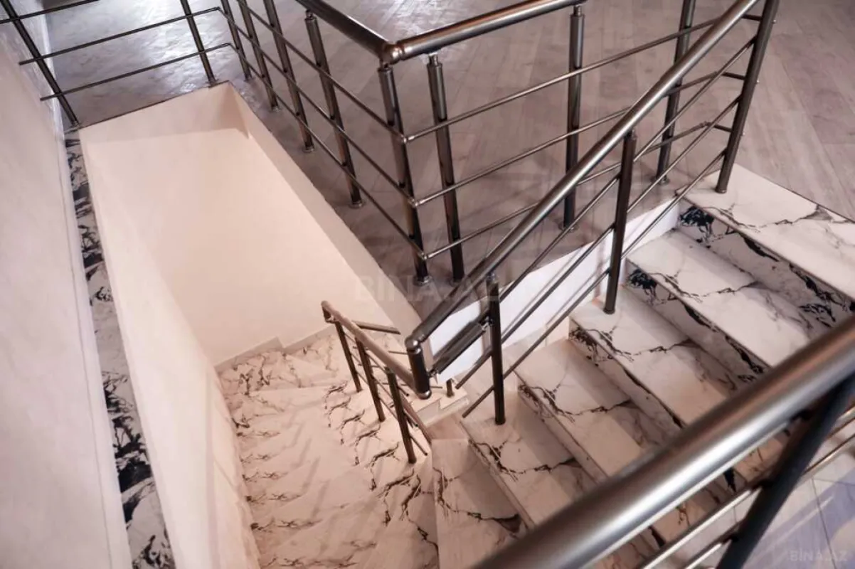 Satılır 5 otaqlı həyət evi 220 m²