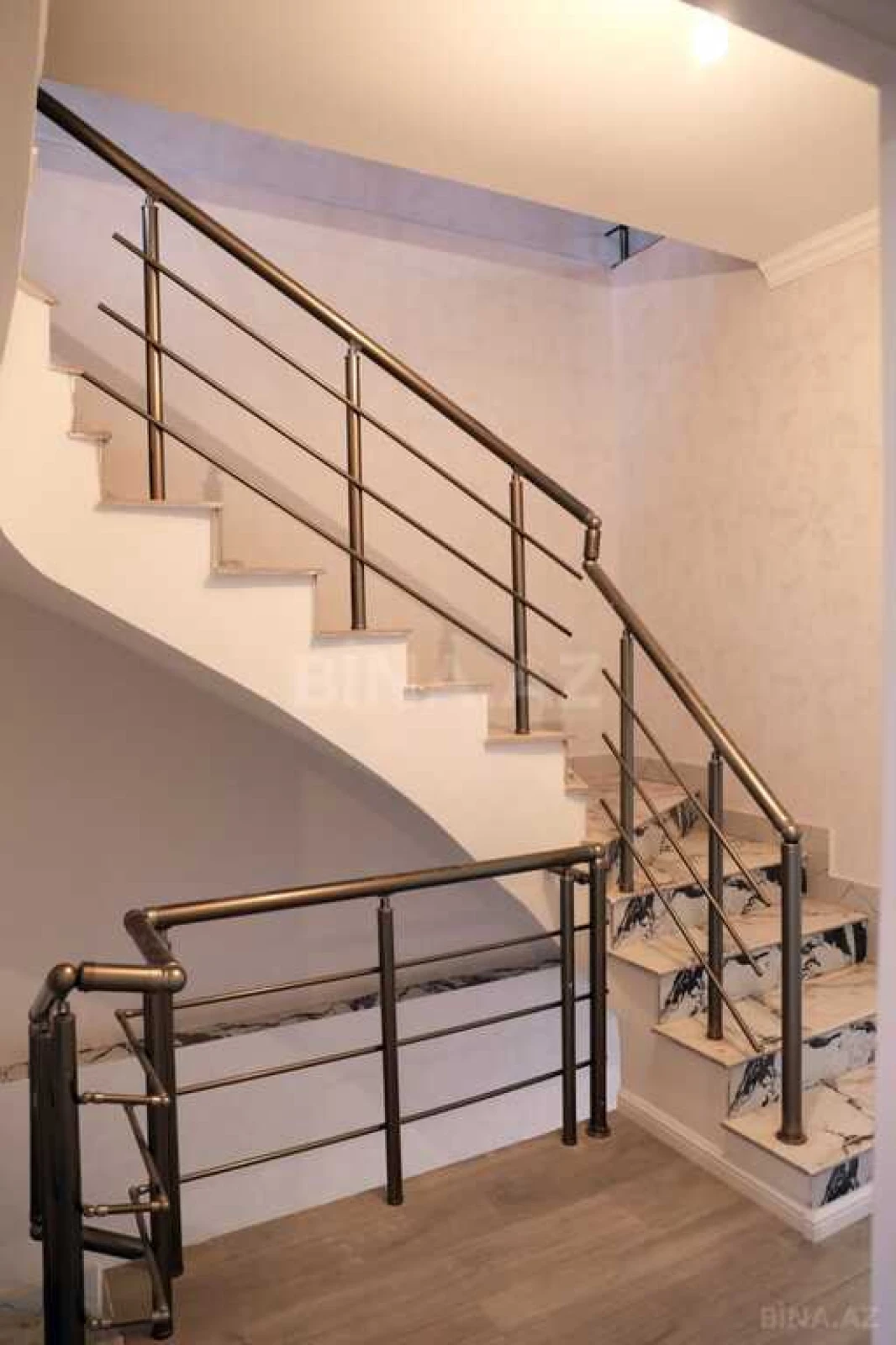 Satılır 5 otaqlı həyət evi 220 m²