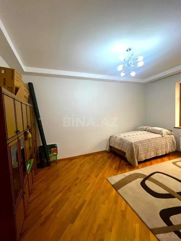 Satılır 9 otaqlı həyət evi 550 m²