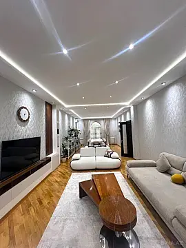 Satılır 9 otaqlı həyət evi 550 m²