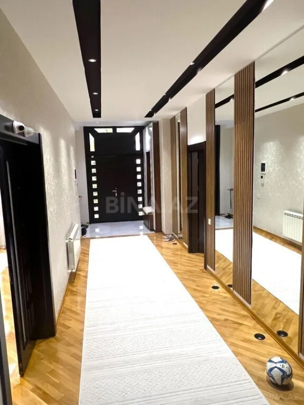 Satılır 9 otaqlı həyət evi 550 m²