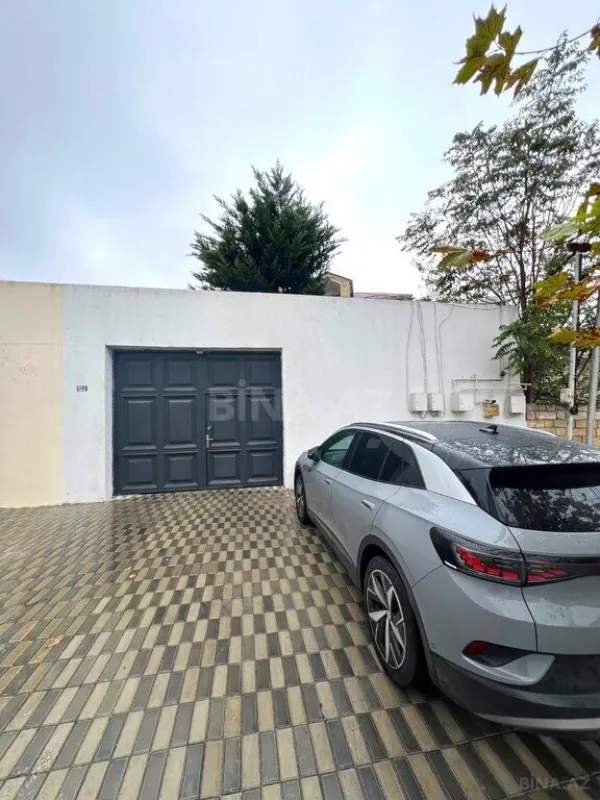 Satılır 9 otaqlı həyət evi 550 m²