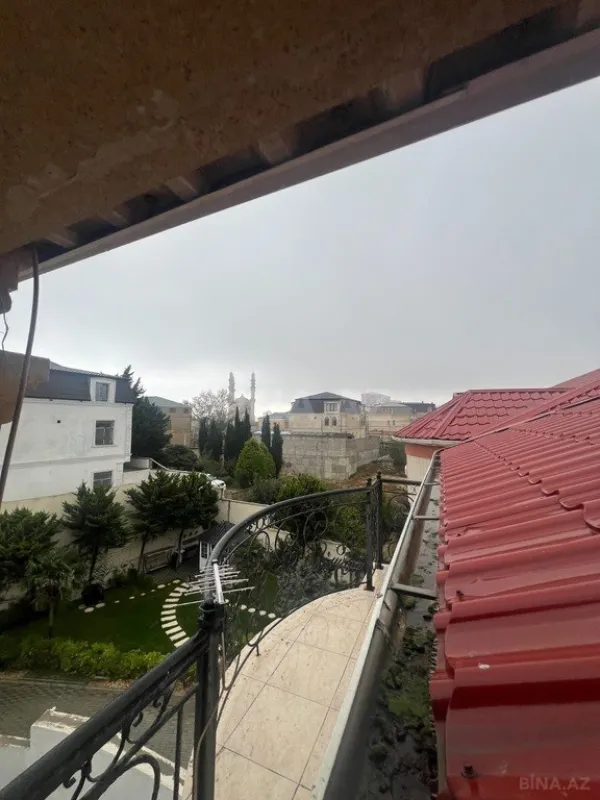 Satılır 9 otaqlı həyət evi 550 m²