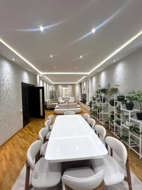 Satılır 9 otaqlı həyət evi 550 m²