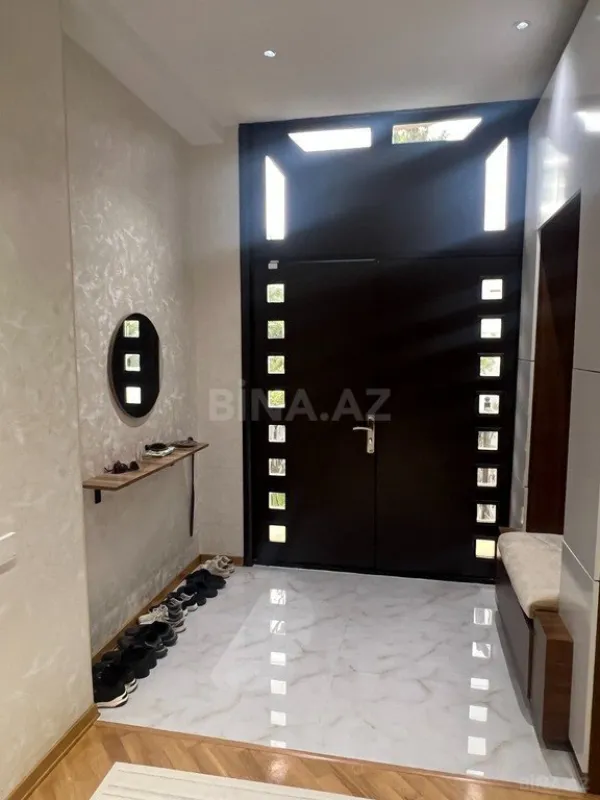 Satılır 9 otaqlı həyət evi 550 m²