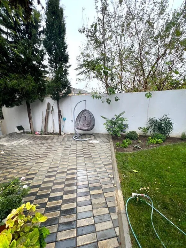 Satılır 9 otaqlı həyət evi 550 m²