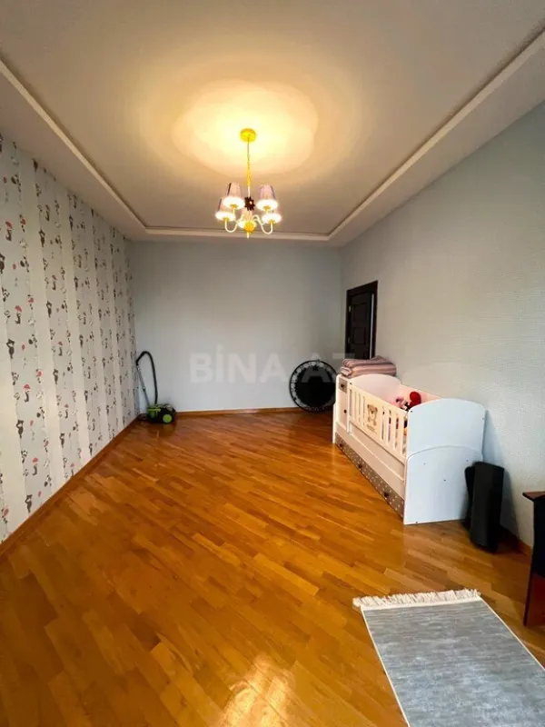 Satılır 9 otaqlı həyət evi 550 m²