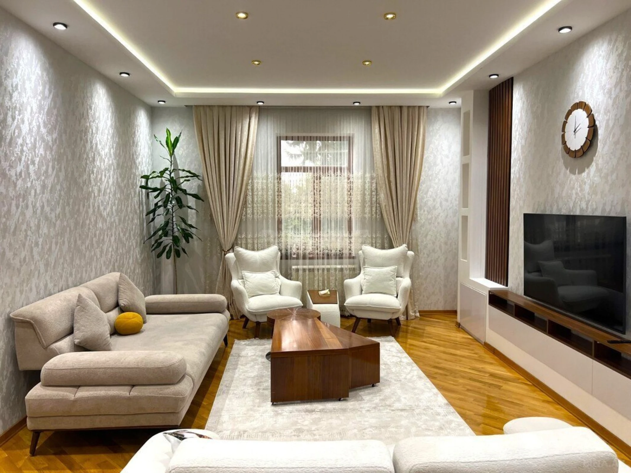 Satılır 9 otaqlı həyət evi 550 m²