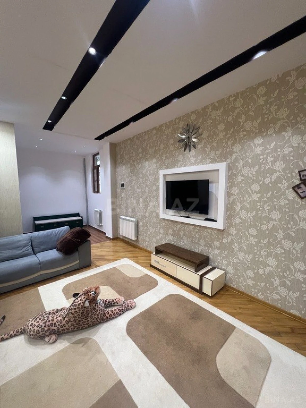 Satılır 9 otaqlı həyət evi 550 m²