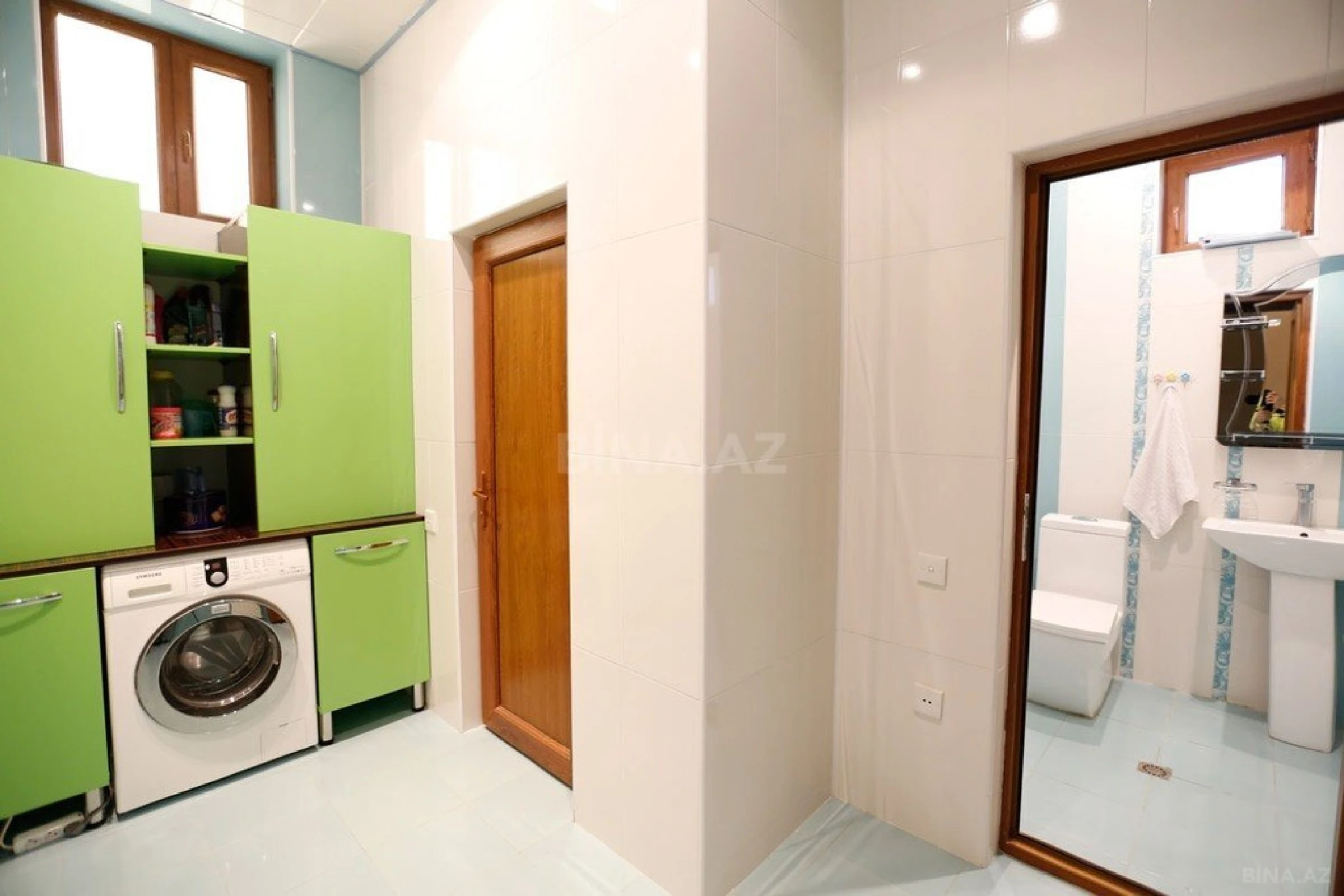 Satılır 9 otaqlı həyət evi 550 m²