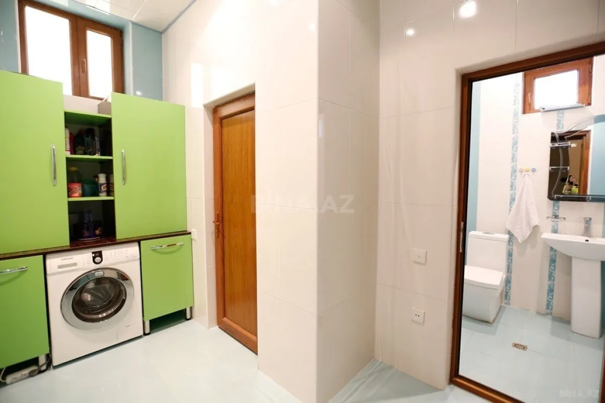 Satılır 9 otaqlı həyət evi 550 m²