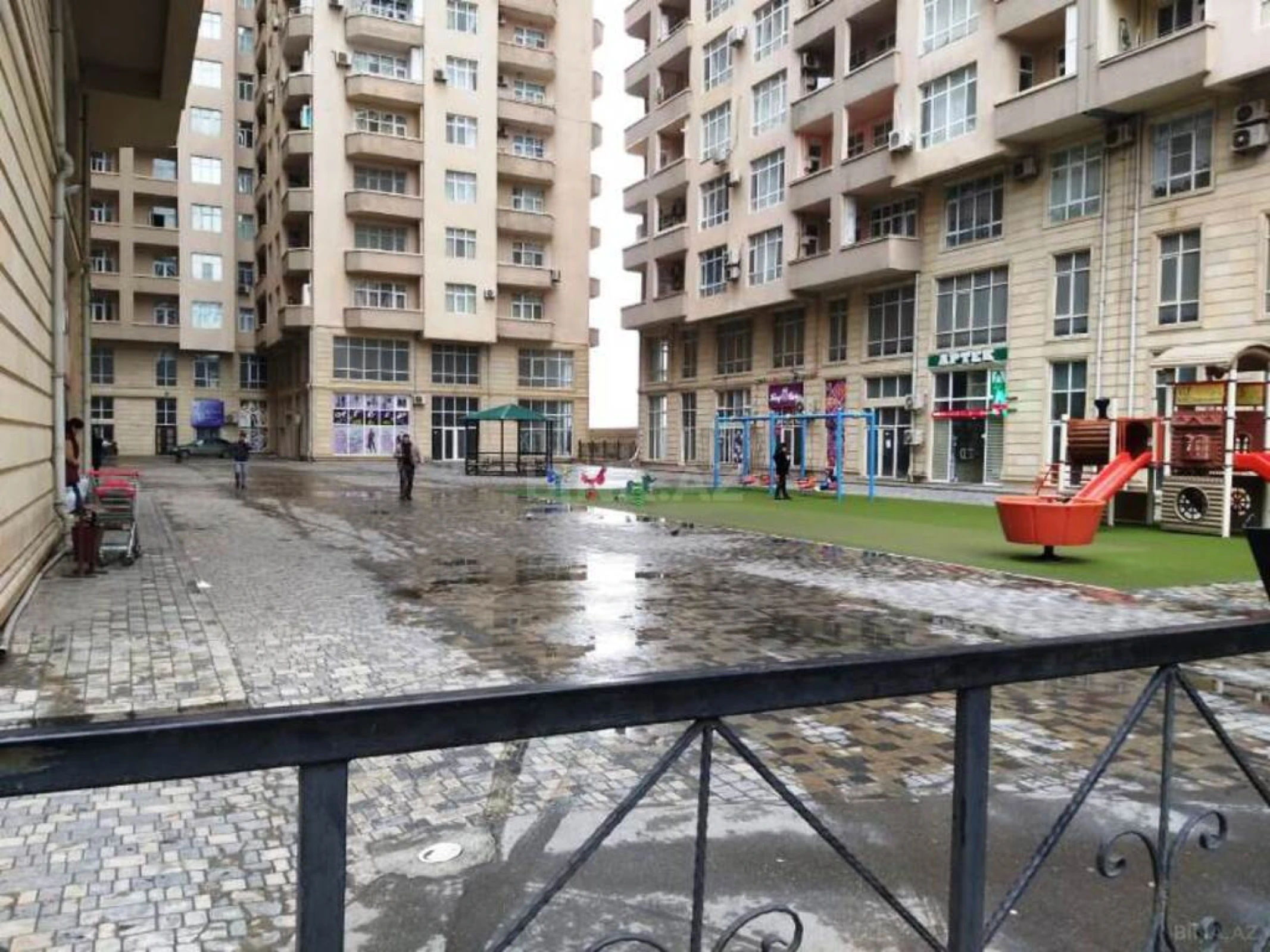 Satılır 3 otaqlı mənzil 140 m²