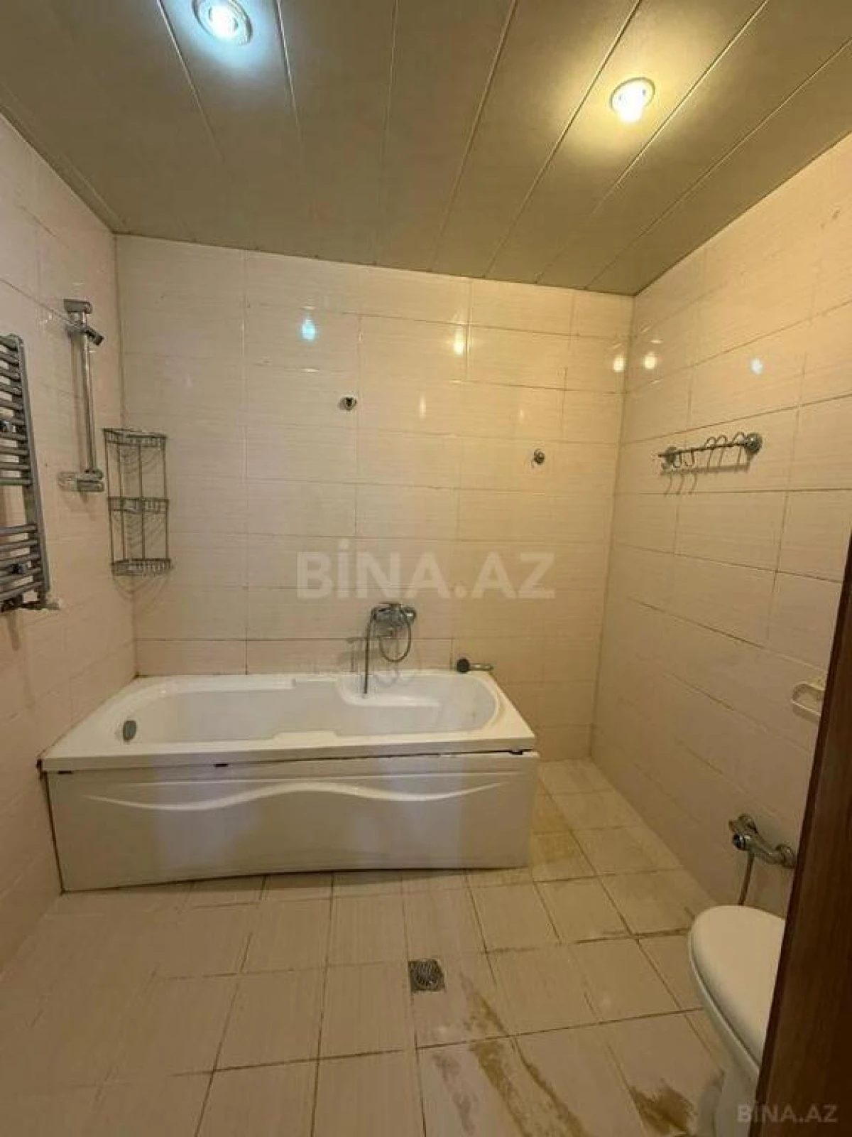 Satılır 3 otaqlı mənzil 140 m²