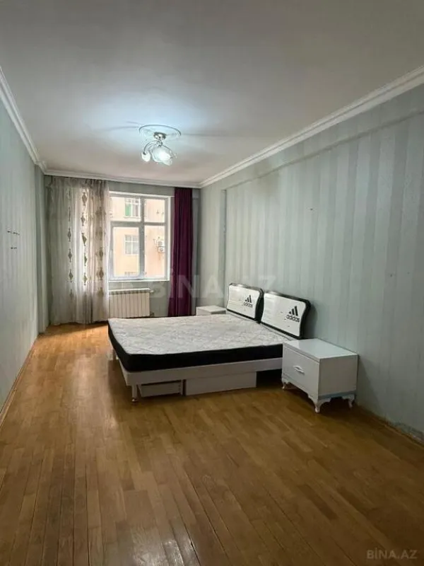 Satılır 3 otaqlı mənzil 140 m²